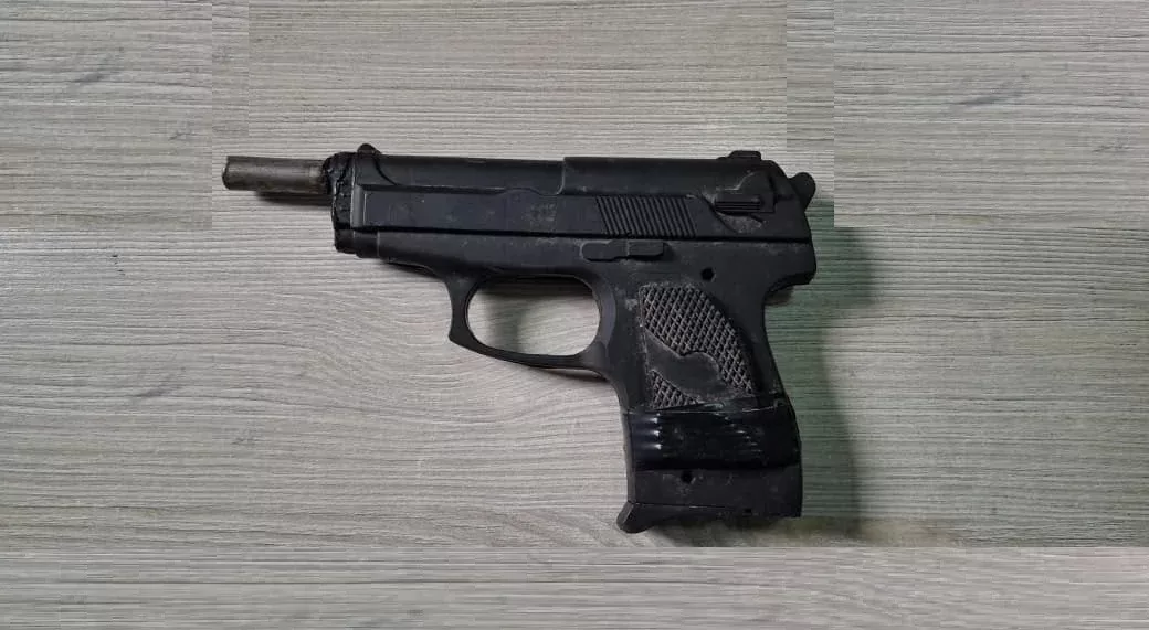 Investigan daños y el hallazgo de un arma de utilería en un jardín de infantes de Santa Fe