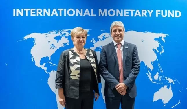 Caputo, con Georgieva: el FMI elogió el ajuste fiscal y señaló que siguen trabajando en la tercera revisión del acuerdo