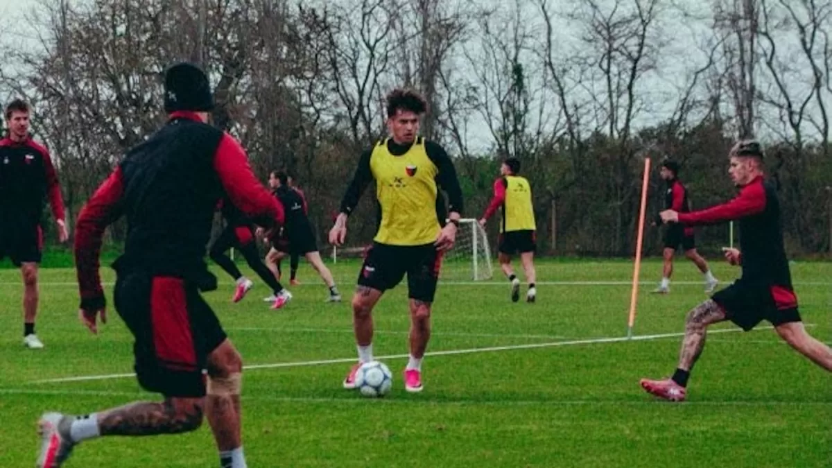 Delfino ensayó tres cambios en Colón para enfrentar a Almirante Brown