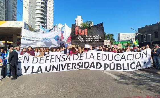 Quinta Marcha Federal Universitaria en Santa Fe: la comunidad educativa salió a las calles para exigir el cumplimiento de la Ley de Financiamiento