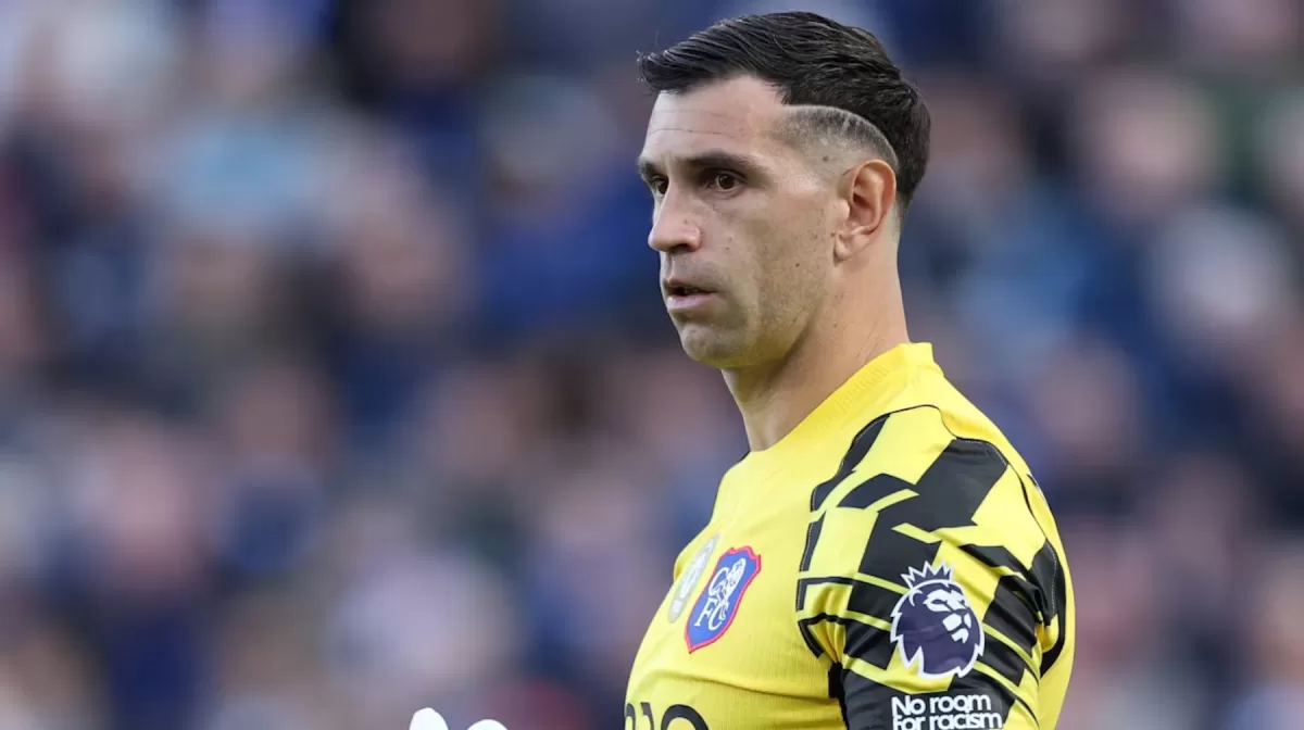 La primera foto de Dibu Martínez tras su operación por el golpe ante Chelsea