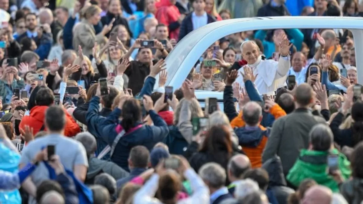 El papa León XIV dirigió la audiencia general en la plaza de San Pedro
