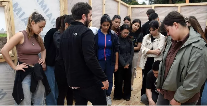 Comenzó la capacitación de voluntarios para colaborar en el armado de módulos habitacionales en Alto Verde