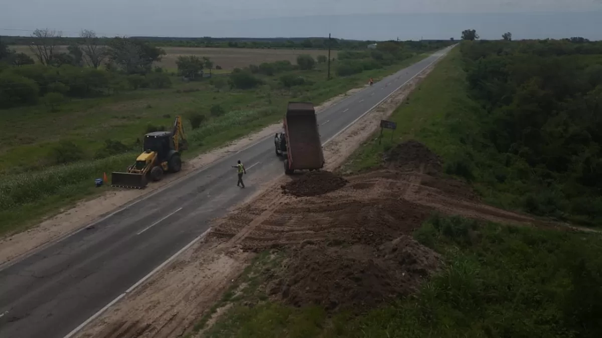 Prevención ante “El Niño”: Provincia realiza correcciones en la defensa de la Ruta 1, entre Helvecia y Saladero Cabal