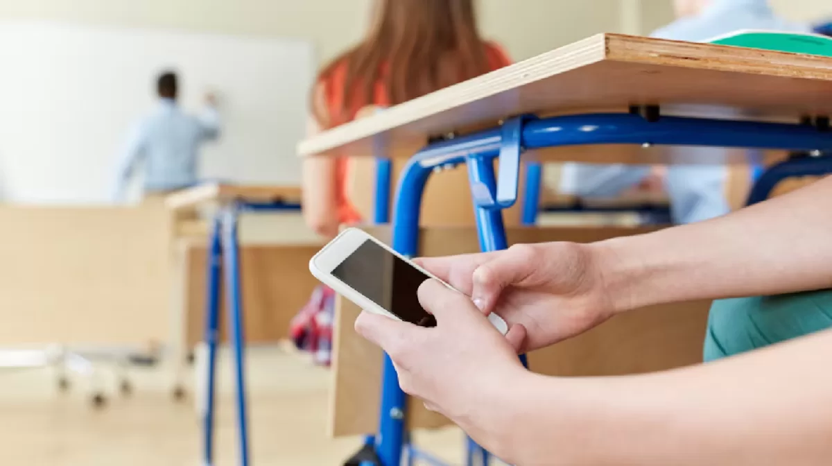 Así funciona la funda que reduce las distracciones en clases