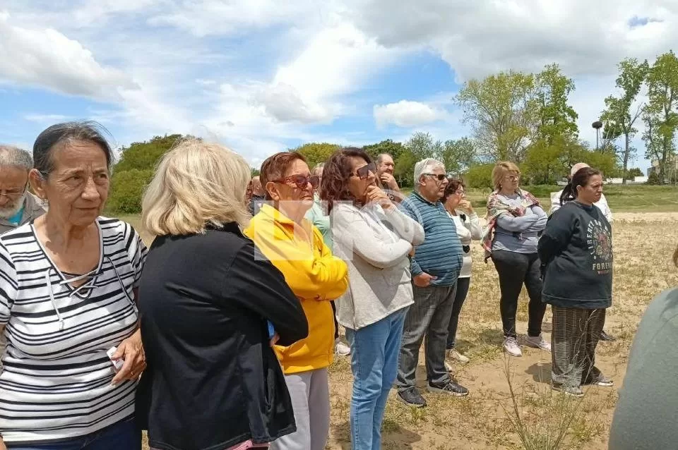 Vecinos de barrio El Pozo reclaman obras ante la crecida del río