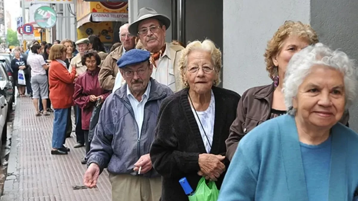 El bono de $70.000 para jubilados perdió un 70% de su poder de compra tras 32 meses