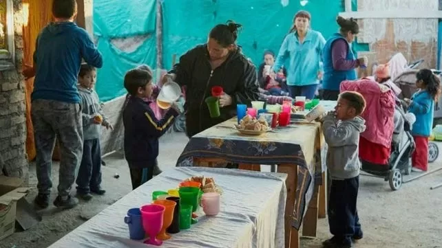 El dato que preocupa en Santa Fe: la mitad de las familias que van a comedores pasa 