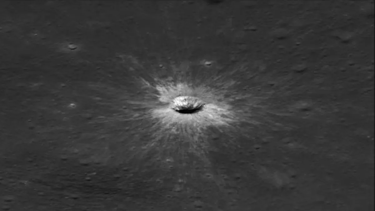 La NASA descubrió un nuevo cráter en la Luna