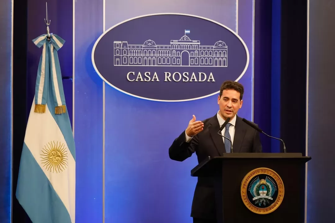 El Gobierno confía en aprobar la revisión del FMI, aunque no descarta pedir un waiver