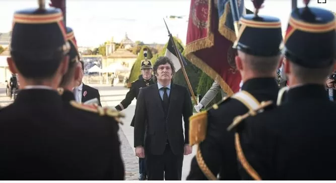 Milei fue recibido por Macron en el Palacio del Elíseo: reunión junto a ministros, gobernadores y empresarios