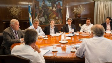 Alfonso Prat-Gay comenzó a definir las primeras pautas del Presupuesto 2016