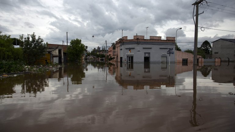 Inundaciones: en Entre Ríos baja el nivel del agua pero siguen 