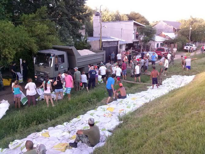 El río Paraná mantiene su tendencia creciente y hay 392 evacuados en Santa Fe