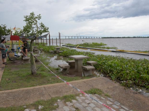 Menos La Florida, cerraron las playas públicas por la creciente 