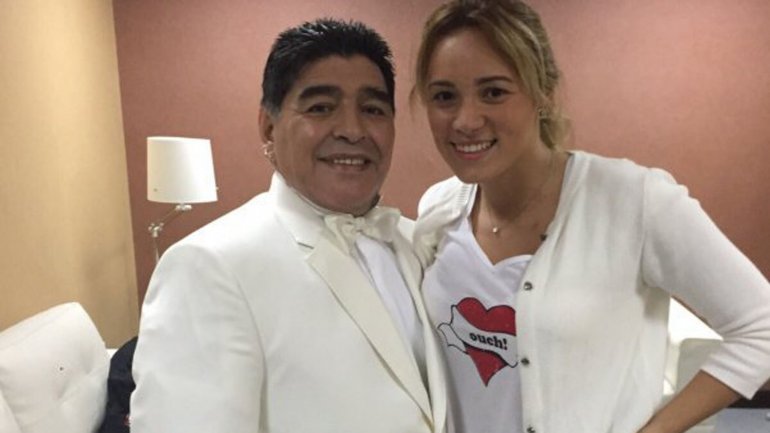 LA FOTO QUE CONFIRMA EL FUTURO CASAMIENTO DE MARADONA Y OLIVA