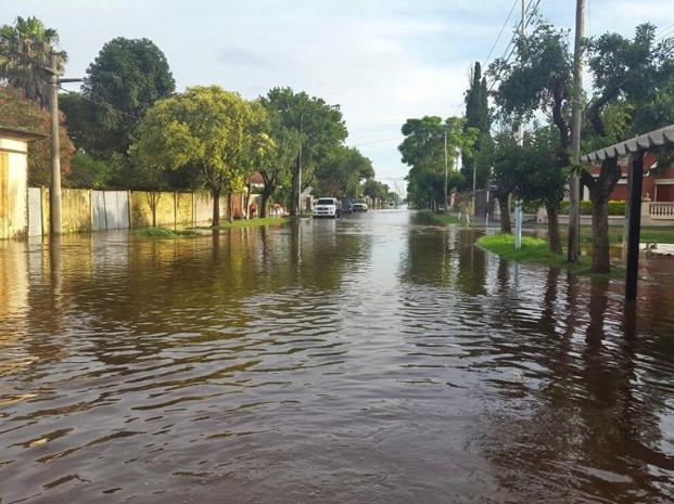 Hay 1.500 evacuados en la provincia por la crecida del río y las últimas lluvias