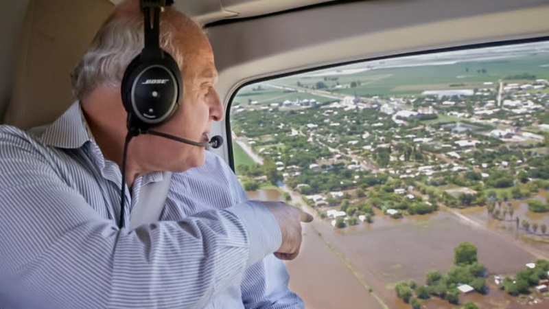 Miguel Lifschitz recorrió localidades afectadas por la lluvia