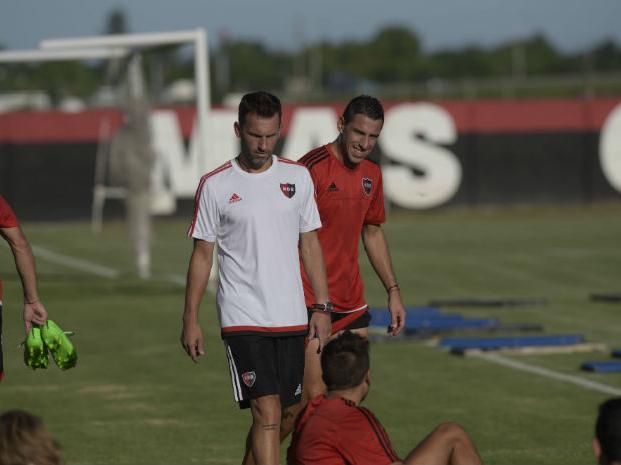 BERNARDI VIAJA A MAR DEL PLATA CON RECORTES Y MUCHOS JUVENILES DE NEWELLS