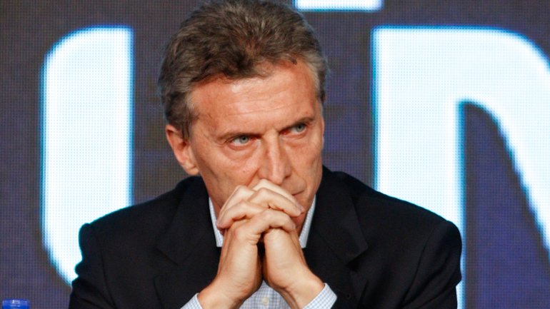 Mauricio Macri se fisuró una costilla y deberá hacer reposo