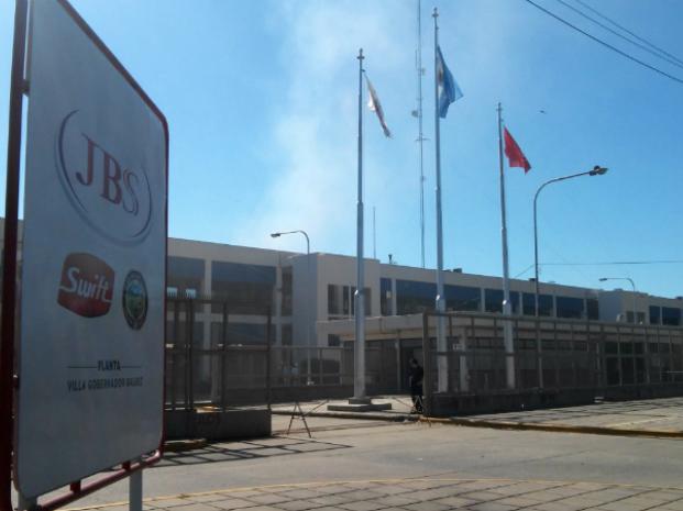 Bomberos lograron contener un incendio en un sector del frigorífico Swift de Villa Gobernador Gálvez 