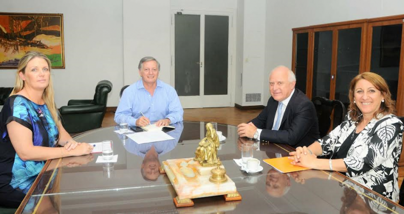 Miguel Lifschitz analizó con Aranguren proyectos de gas, electricidad, y energías alternativas para Santa Fe