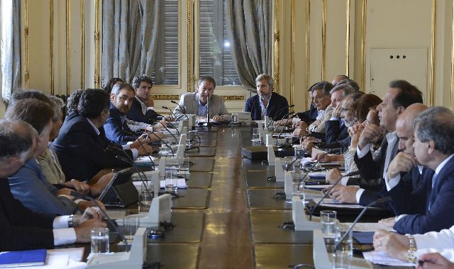 Córdoba decide con Santa Fe la estrategia para cobrarle a Nación