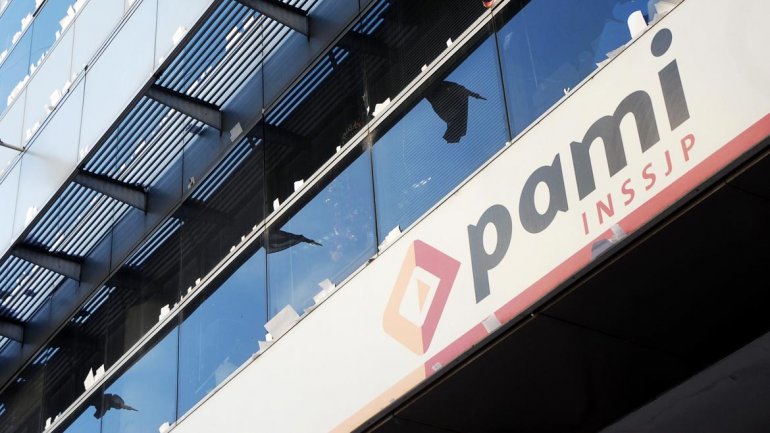 Revelaron la cifra oficial de empleados y la deuda que tiene el PAMI