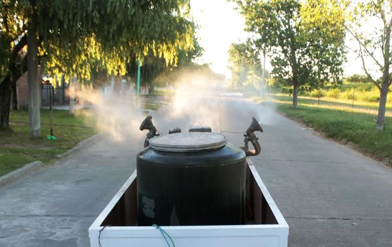 Continúa la fumigación para el control de los mosquitos