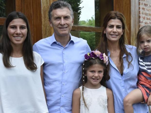 Macri les prometió a las hijas de Nisman 'hacer justicia con la memoria de su padre'