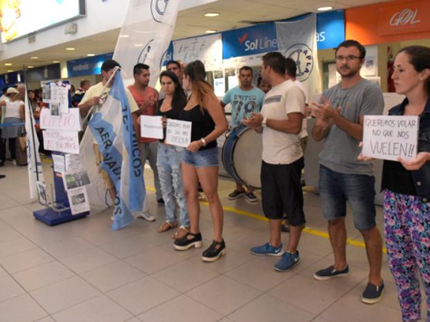 Tensa espera en el conflicto de los trabajadores de Sol Líneas Aéreas 