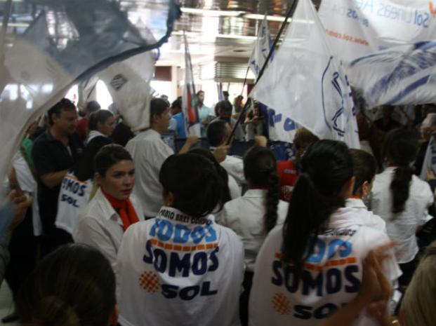La aerolínea Sol reincorporó a los empleados mientras se resuelve el futuro de la compañía