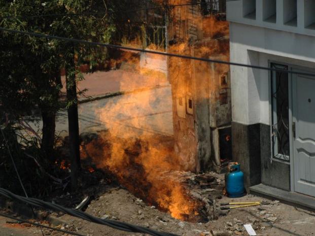 Caño de gas roto, incendio y corte de luz en Rosario