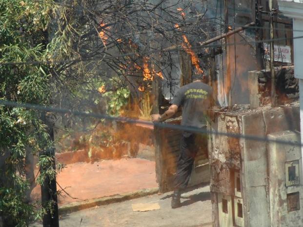 Caño de gas roto, incendio y corte de luz en Rosario