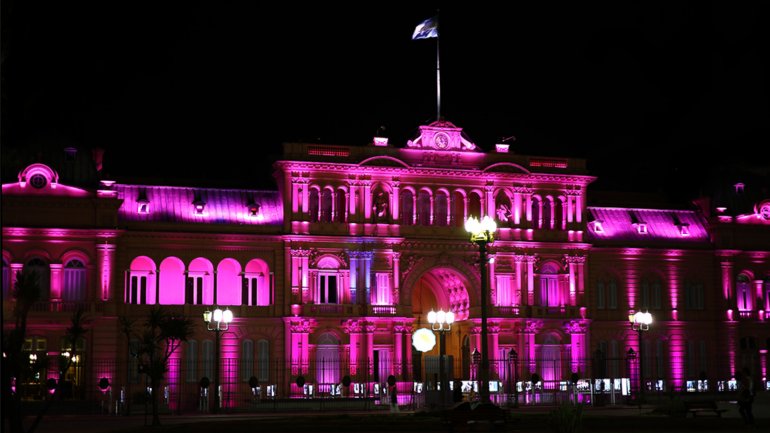 El Gobierno cambió el look de la Casa Rosada