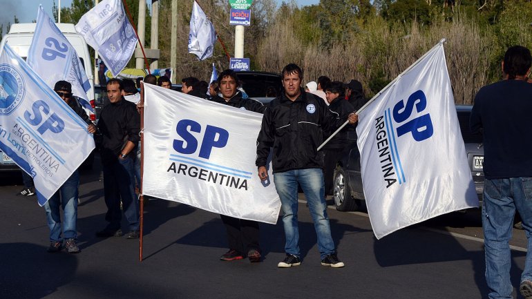 El Gobierno y las petroleras reanudan el diálogo para destrabar conflicto del sector