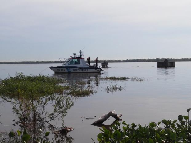 Intensa búsqueda de un adolescente que se arrojó al río en la zona sur de la ciudad
