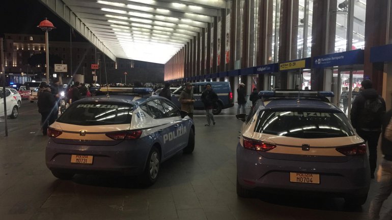 Evacuaron la estación central de trenes de Roma por un hombre armado con un fusil