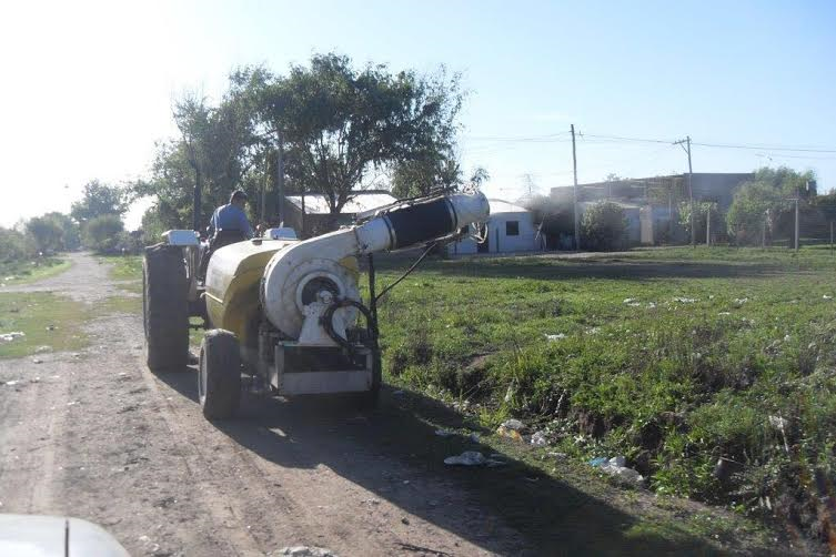 El Municipio intensifica los trabajos de fumigación en la zona de la costa