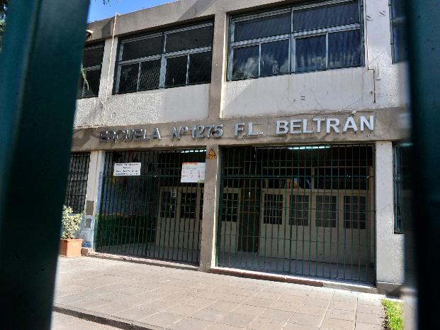 Segundo asalto en el año en una escuela y a metros de la comisaría 