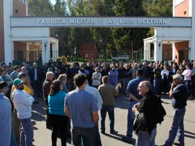 Empleados de Fábricas Militares paran 48 horas por despidos 