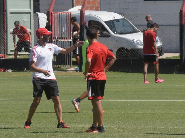 BERNARDI Y MAXI HABLARON EN LA PRÁCTICA PARA BAJARLE EL PERFIL AL CONFLICTO