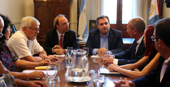 La propuesta a los estatales santafesinos será “en varios tramos”