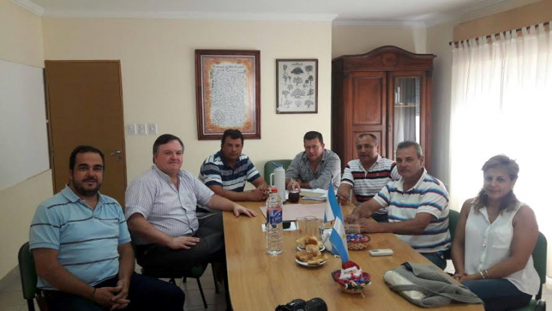 Felipe Michlig mantuvo una positiva reunión de trabajo con las autoridades comunales de Villa Trinidad