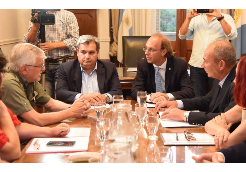 El Gobierno ofreció que ningún agente estatal gane menos de 10 mil pesos