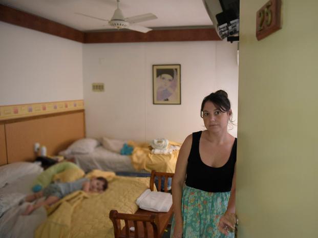 El temporal del viernes los dejó sin casa y ahora viven en una habitación