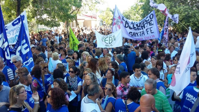 Las clases no empezaron en la Provincia de Santa Fe y los docentes marcharon en la primera jornada de paro
