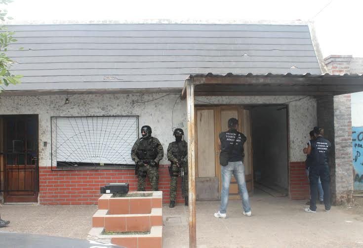 Secuestraron casi medio kilo de drogas en un allanamiento