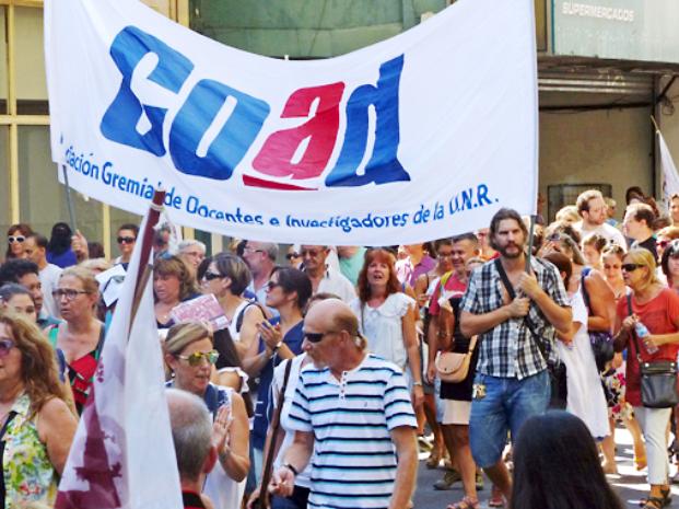 Gremios y organizaciones sociales se movilizan contra las políticas nacionales 