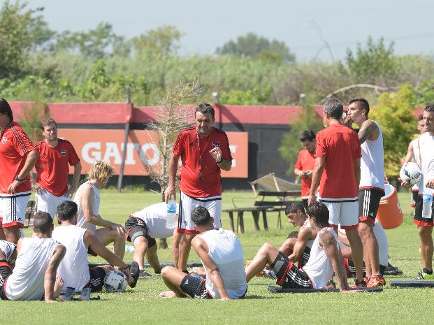 NEWELLS SIGUE SIN CONSEGUIR RECAMBIO DE JUGADORES DESDE ABAJO